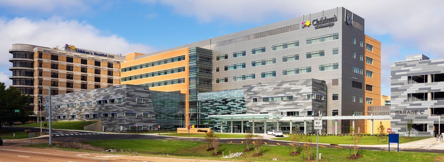 An exterior shot of Sanderson Tower at Children's of Mississippi